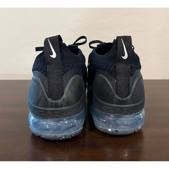WOMEN'S NIKE AIR VAPORMAX 2021 FLYKNIT RUNNING SHOES - Picture 8 of 11